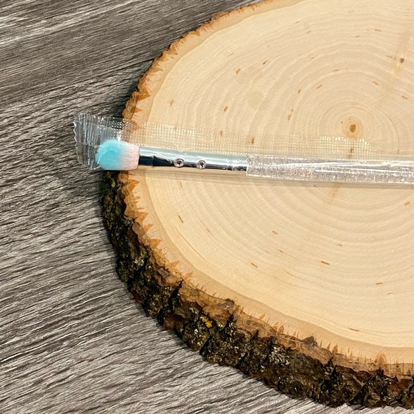 SLMISSGLAM SB68 Eye Shadow Brush with glittery silver handle - Picture 4 of 7